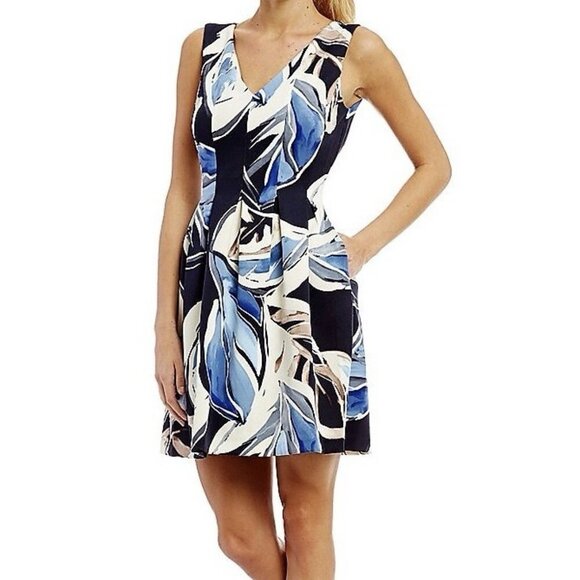 Vince Camuto Dresses & Skirts - Vince Camuto Floral Sleeveless Scuba Fit & Flare Dress, Size 4